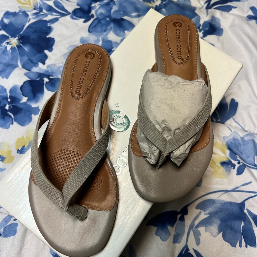 Corso Como Women's Tan and Gray Sandals
